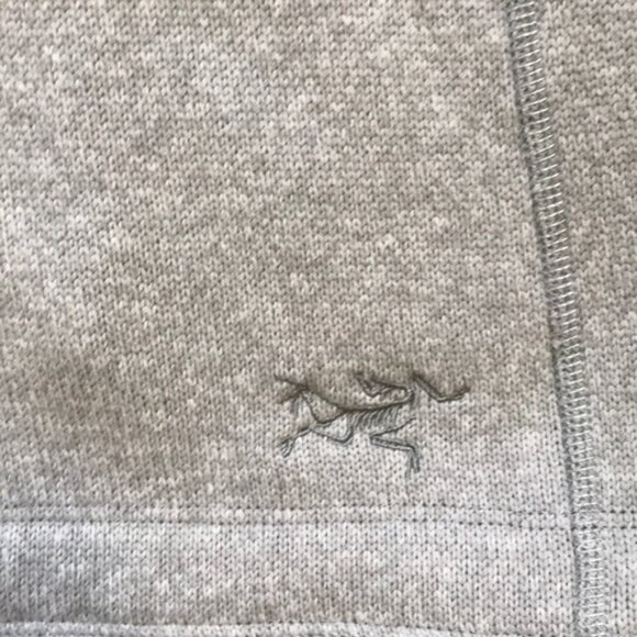 Almost- new Arc’teryx fleece pullover - Picture 3 of 4